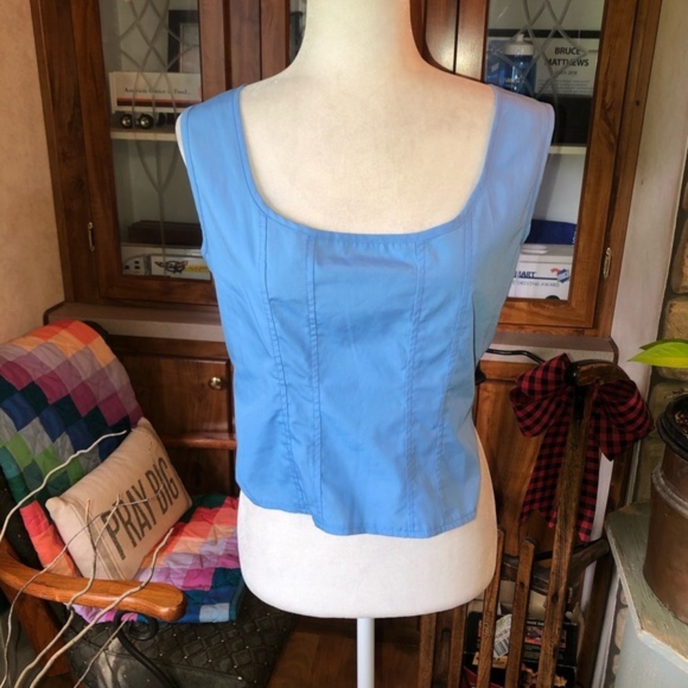 PRETTY LITTLE THING SIZE 8 LIGHT BLUE SLEEVELESS CROP TOP EUC